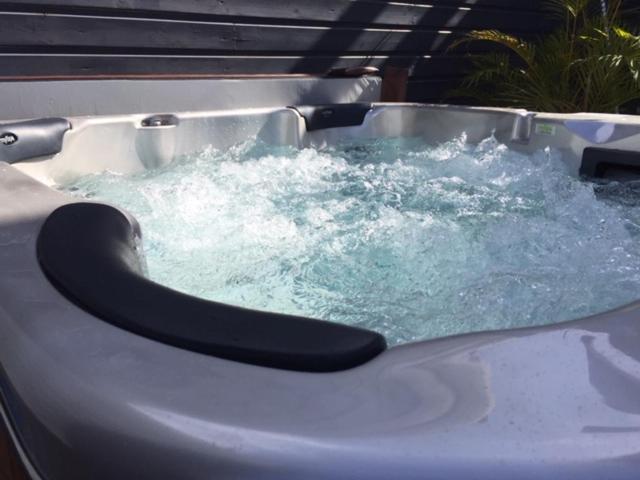 Ylang Residence Avec Piscine Chauffee & Jacuzzi Le Patelin Luaran gambar